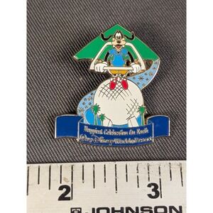 Disney Pin 2005 Goofy Hang Gliding Epcot Spaceship Earth Energizer Promo 38923